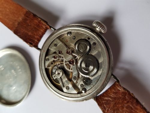 A FINE WW1 BLACK DIAL TRENCH WATCH IN A SILVER WATERPROOF DESIGN SCREW FRONT AND BACK CASE DATING TO 1917 - ADDITIONAL PHOTO 6