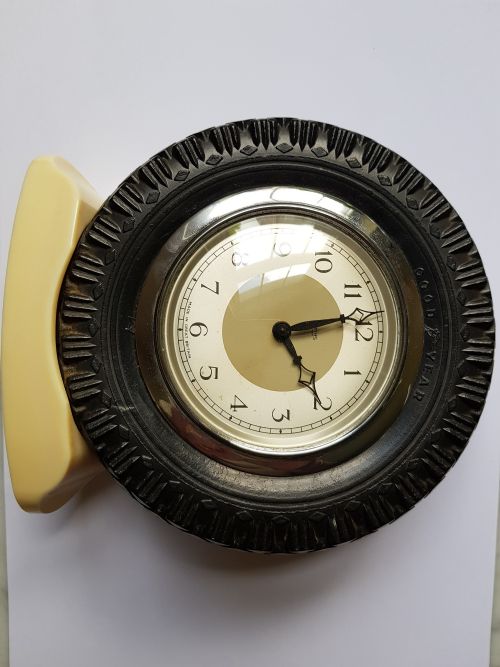 SMITHS PROMOTIONAL ADVERTISING GOODYEAR TYRE DESK CLOCK CIRCA 1950S - ADDITIONAL PHOTO 1