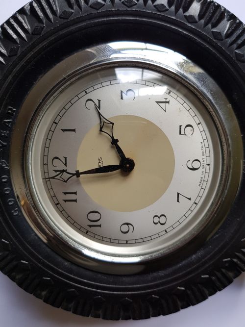 SMITHS PROMOTIONAL ADVERTISING GOODYEAR TYRE DESK CLOCK CIRCA 1950S - ADDITIONAL PHOTO 3