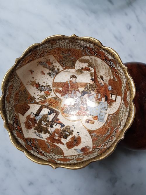 japanese satsuma bowl with lobbed slightly everted rim meiji period - CATEGORY: ANTIQUE CERAMICS - DATED 1900