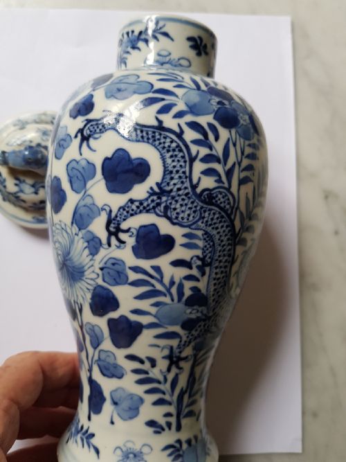 CHINESE BLUE AND WHITE TWIN DRAGON DECORATED VASE AND LID DATING LATE 19TH CENTURY - ADDITIONAL PHOTO 4