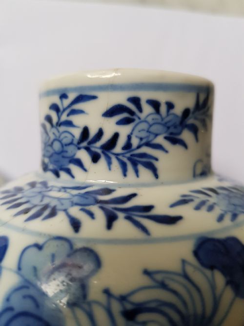 CHINESE BLUE AND WHITE TWIN DRAGON DECORATED VASE AND LID DATING LATE 19TH CENTURY - ADDITIONAL PHOTO 5