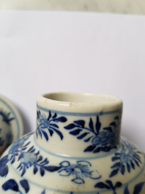 CHINESE BLUE AND WHITE TWIN DRAGON DECORATED VASE AND LID DATING LATE 19TH CENTURY - ADDITIONAL PHOTO 6