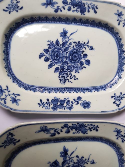 ATTRACTIVE PAIR OF CHINESE BLUE AND WHITE RECTANGULAR PLATES DATING CIRCA 1750 - ADDITIONAL PHOTO 2