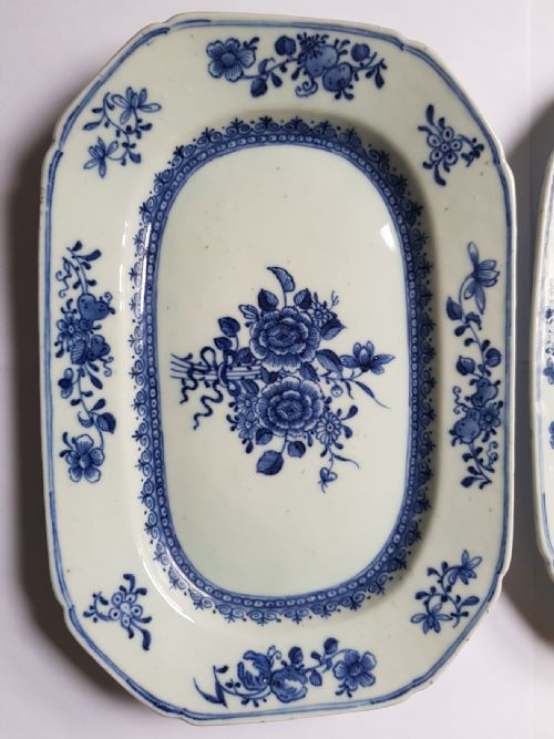 ATTRACTIVE PAIR OF CHINESE BLUE AND WHITE RECTANGULAR PLATES DATING CIRCA 1750 - ADDITIONAL PHOTO 3