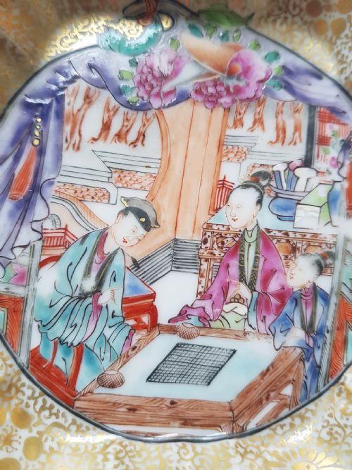 A MAGNIFICENT CHINESE FAMILLE ROSE TEAPOT STAND DATING VERY EARLY QIANLONG PERIOD FORMERLY IN THE GODDEN REFERENCE COLLECTION - ADDITIONAL PHOTO 6