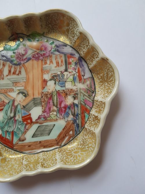 A MAGNIFICENT CHINESE FAMILLE ROSE TEAPOT STAND DATING VERY EARLY QIANLONG PERIOD FORMERLY IN THE GODDEN REFERENCE COLLECTION - ADDITIONAL PHOTO 10