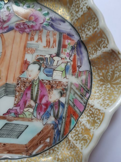 A MAGNIFICENT CHINESE FAMILLE ROSE TEAPOT STAND DATING VERY EARLY QIANLONG PERIOD FORMERLY IN THE GODDEN REFERENCE COLLECTION - ADDITIONAL PHOTO 11