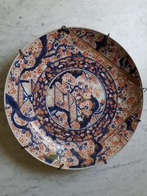 a massive japanese deep dish decorated in the imari palette with a central roundel of a garden scene dating late 17th early 18th century - CATEGORY: ANTIQUE CERAMICS - DATED 1700