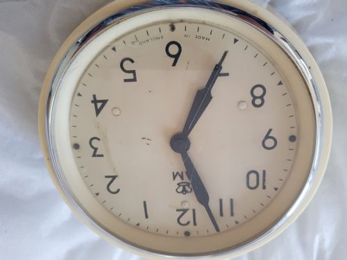 SMITHS RAF ISSUE WALL CLOCK DATED 1951 IN RARE WHITE PLASTIC CASE - ADDITIONAL PHOTO 5