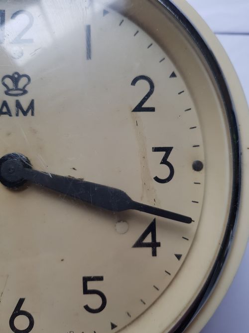 SMITHS RAF ISSUE WALL CLOCK DATED 1951 IN RARE WHITE PLASTIC CASE - ADDITIONAL PHOTO 6