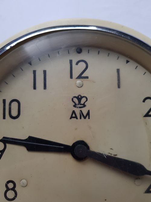 SMITHS RAF ISSUE WALL CLOCK DATED 1951 IN RARE WHITE PLASTIC CASE - ADDITIONAL PHOTO 8