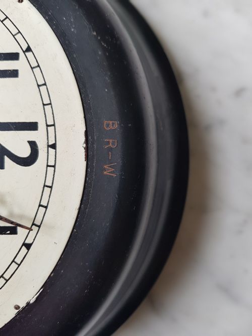 A RARE BRW BRITISH RAIL WESTERN ISSUED RAILWAY CLOCK BY F W ELLIOTT NO BRW 5237 DATING CIRCA 1955 - ADDITIONAL PHOTO 1