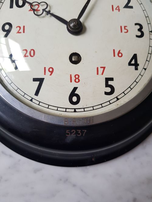 A RARE BRW BRITISH RAIL WESTERN ISSUED RAILWAY CLOCK BY F W ELLIOTT NO BRW 5237 DATING CIRCA 1955 - ADDITIONAL PHOTO 6