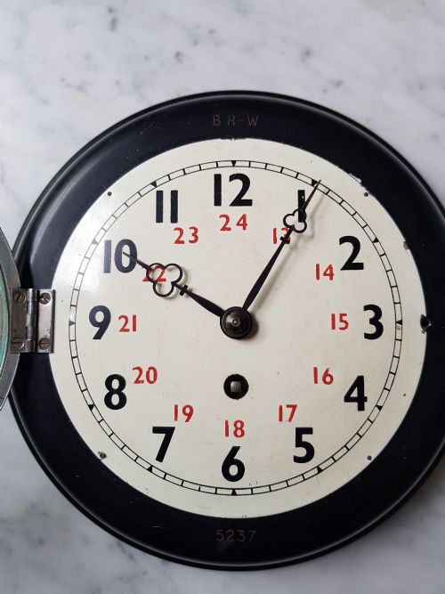 A RARE BRW BRITISH RAIL WESTERN ISSUED RAILWAY CLOCK BY F W ELLIOTT NO BRW 5237 DATING CIRCA 1955 - ADDITIONAL PHOTO 10