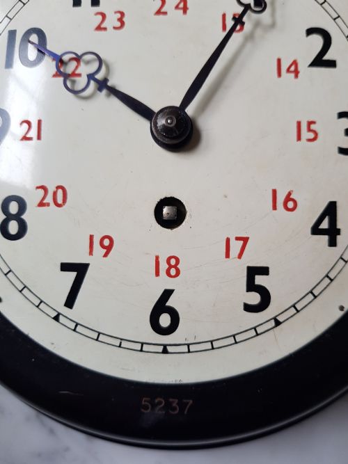 A RARE BRW BRITISH RAIL WESTERN ISSUED RAILWAY CLOCK BY F W ELLIOTT NO BRW 5237 DATING CIRCA 1955 - ADDITIONAL PHOTO 12