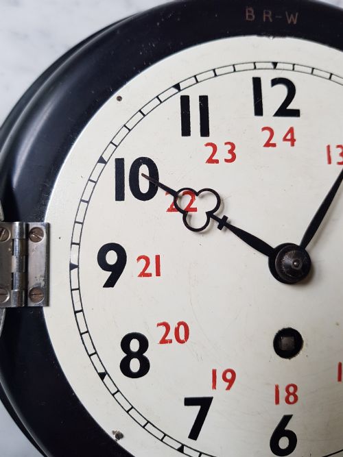 A RARE BRW BRITISH RAIL WESTERN ISSUED RAILWAY CLOCK BY F W ELLIOTT NO BRW 5237 DATING CIRCA 1955 - ADDITIONAL PHOTO 13
