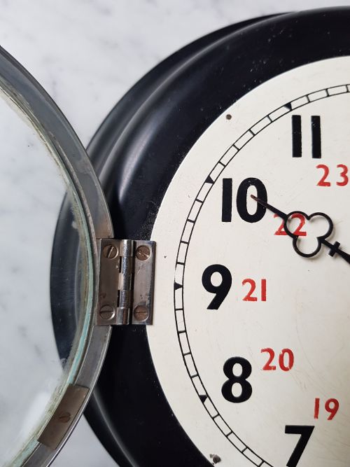 A RARE BRW BRITISH RAIL WESTERN ISSUED RAILWAY CLOCK BY F W ELLIOTT NO BRW 5237 DATING CIRCA 1955 - ADDITIONAL PHOTO 14