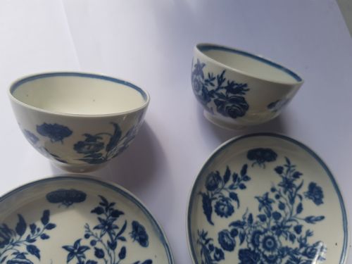 PAIR EARLY WORCESTER 3 FLOWER DESIGN TEA BOWLS AND SAUCERS DATING CIRCA 1770 - ADDITIONAL PHOTO 10