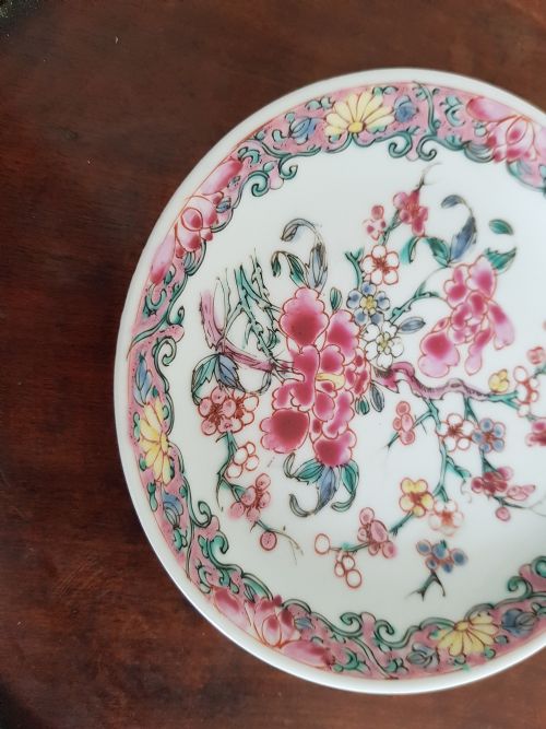 CHINESE FAMILLE ROSE SAUCER DISH DATING LATE YONGZHENG EARLY QIANLONG PERIOD - ADDITIONAL PHOTO 1