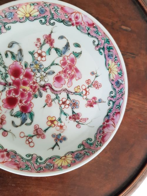 CHINESE FAMILLE ROSE SAUCER DISH DATING LATE YONGZHENG EARLY QIANLONG PERIOD - ADDITIONAL PHOTO 2