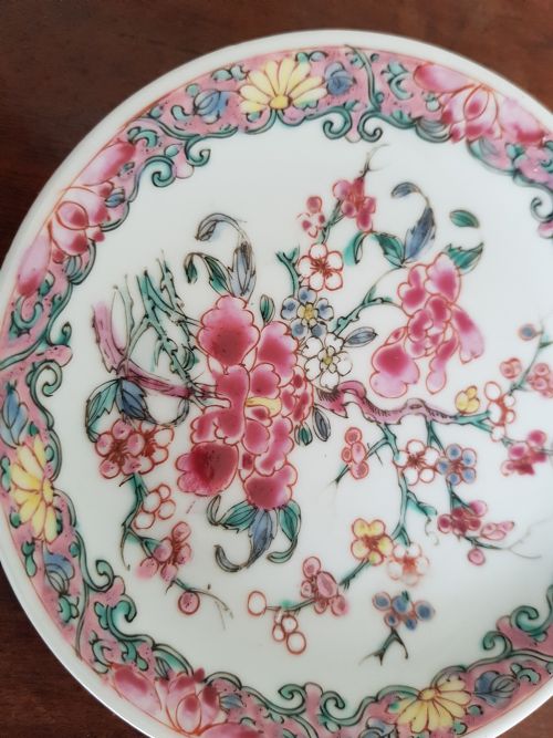 CHINESE FAMILLE ROSE SAUCER DISH DATING LATE YONGZHENG EARLY QIANLONG PERIOD - ADDITIONAL PHOTO 3