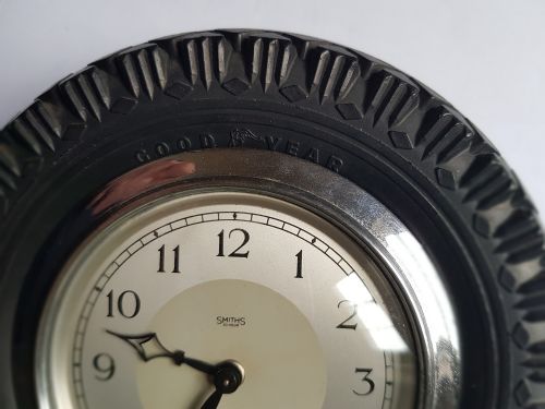 SMITHS PROMOTIONAL ADVERTISING GOODYEAR TYRE DESK CLOCK CIRCA 1950S - ADDITIONAL PHOTO 2