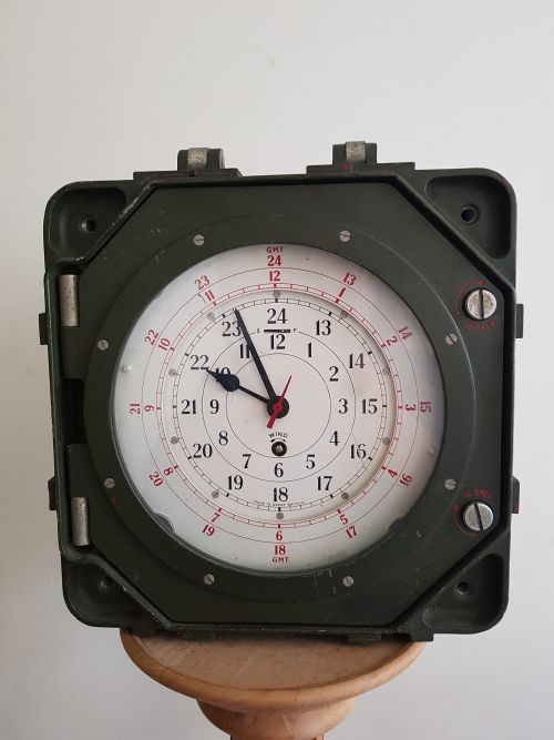 for sale this rare smiths signal centre clock with smiths astral 8day platform escapement movement for use in wet operations rooms dating 1964 - CATEGORY: ANTIQUE CLOCKS - DATED 1960