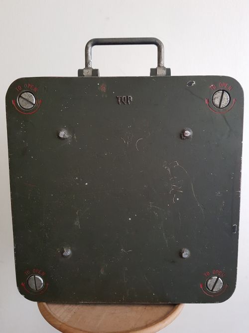 FOR SALE THIS RARE SMITHS SIGNAL CENTRE CLOCK WITH SMITHS ASTRAL 8DAY PLATFORM ESCAPEMENT MOVEMENT FOR USE IN WET OPERATIONS ROOMS DATING 1964 - ADDITIONAL PHOTO 11