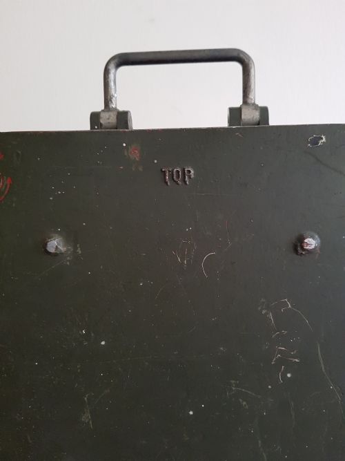 FOR SALE THIS RARE SMITHS SIGNAL CENTRE CLOCK WITH SMITHS ASTRAL 8DAY PLATFORM ESCAPEMENT MOVEMENT FOR USE IN WET OPERATIONS ROOMS DATING 1964 - ADDITIONAL PHOTO 12