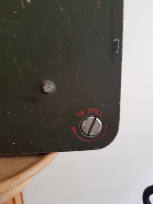 FOR SALE THIS RARE SMITHS SIGNAL CENTRE CLOCK WITH SMITHS ASTRAL 8DAY PLATFORM ESCAPEMENT MOVEMENT FOR USE IN WET OPERATIONS ROOMS DATING 1964 - ADDITIONAL PHOTO 13