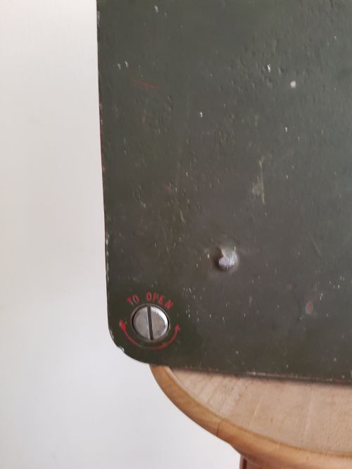 FOR SALE THIS RARE SMITHS SIGNAL CENTRE CLOCK WITH SMITHS ASTRAL 8DAY PLATFORM ESCAPEMENT MOVEMENT FOR USE IN WET OPERATIONS ROOMS DATING 1964 - ADDITIONAL PHOTO 14