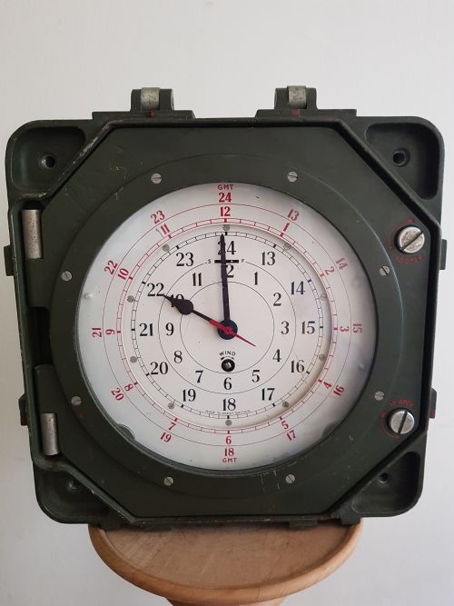 FOR SALE THIS RARE SMITHS SIGNAL CENTRE CLOCK WITH SMITHS ASTRAL 8DAY PLATFORM ESCAPEMENT MOVEMENT FOR USE IN WET OPERATIONS ROOMS DATING 1964 - ADDITIONAL PHOTO 19
