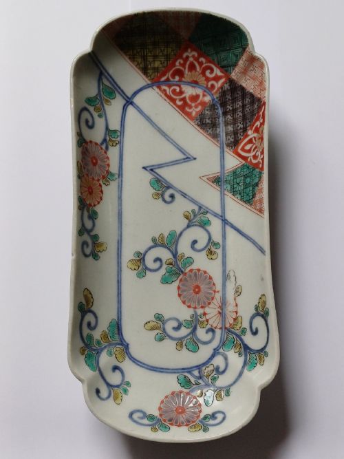 JAPANESE ARITA RECTANGULAR DISH DATING CIRCA 1710