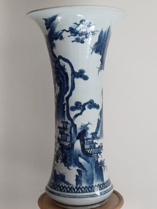 JAPANESE ARITA KANO DESIGN BLUE AND WHITE TRUMPETSHAPED BEAKER VASE EDO PERIOD CIRCA 1680 - ADDITIONAL PHOTO 1