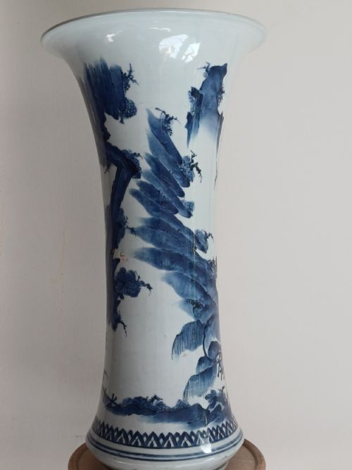 JAPANESE ARITA KANO DESIGN BLUE AND WHITE TRUMPETSHAPED BEAKER VASE EDO PERIOD CIRCA 1680 - ADDITIONAL PHOTO 3