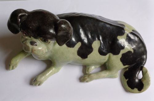 BIZAN FIGURE OF A RECLINING DOG SIGNED BIZAN KYOTO MEIJI PERIOD - ADDITIONAL PHOTO 1