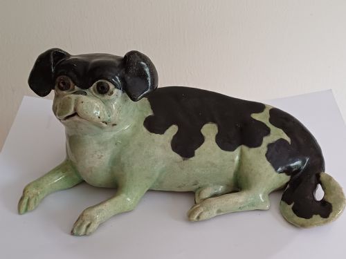 BIZAN FIGURE OF A RECLINING DOG SIGNED BIZAN KYOTO MEIJI PERIOD - ADDITIONAL PHOTO 3