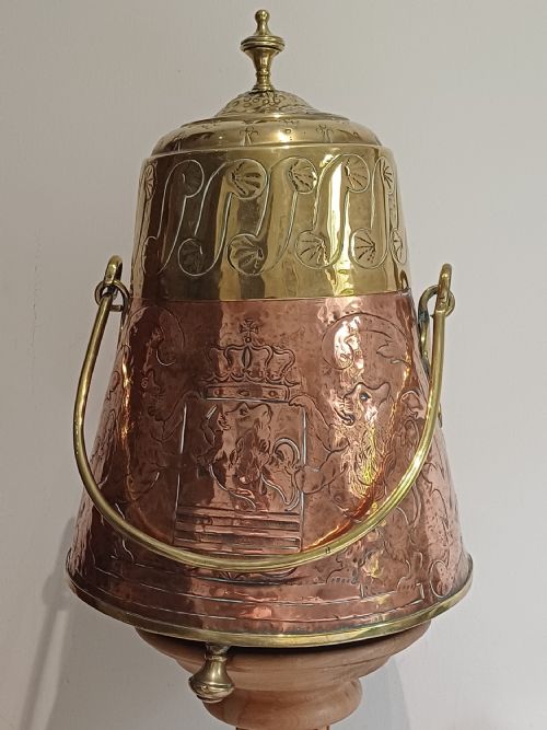 dutch brass and copper log or coal scuttle and lid late 19th early 20th century - CATEGORY: ANTIQUE METAL - DATED 1900