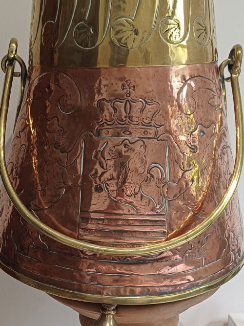 DUTCH BRASS AND COPPER LOG OR COAL SCUTTLE AND LID LATE 19TH EARLY 20TH CENTURY - ADDITIONAL PHOTO 1