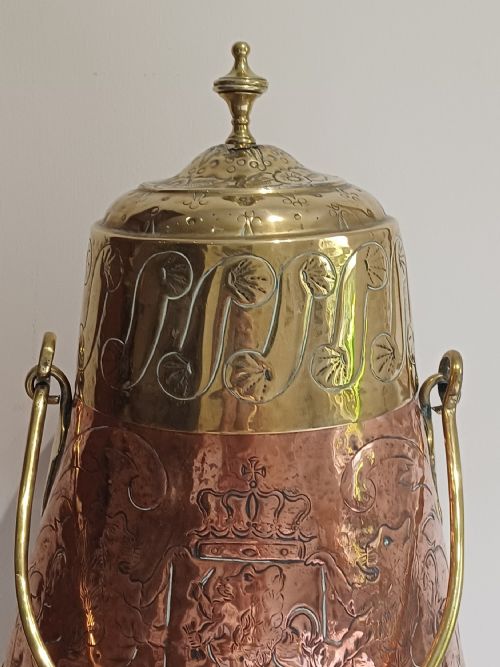 DUTCH BRASS AND COPPER LOG OR COAL SCUTTLE AND LID LATE 19TH EARLY 20TH CENTURY - ADDITIONAL PHOTO 2