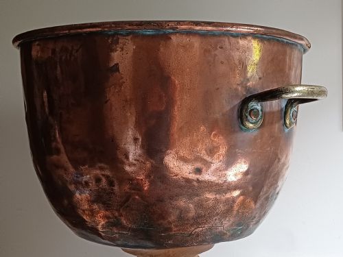 SOLD CP A MAGNIFICENT LARGE COPPER LOG OR COAL BIN SCUTTLE DATING FROM THE LATE GEORGIAN EARLY VICTORIAN PERIOD - ADDITIONAL PHOTO 1