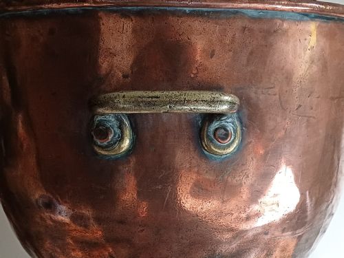 SOLD CP A MAGNIFICENT LARGE COPPER LOG OR COAL BIN SCUTTLE DATING FROM THE LATE GEORGIAN EARLY VICTORIAN PERIOD - ADDITIONAL PHOTO 3