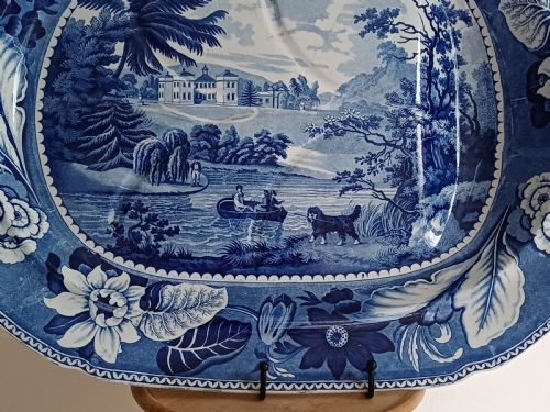 BLUE AND WHITE WATER DOG PATTERN TRANSFER PRINT MEAT DISH WITH GRAVY WELL DATING CIRCA 1825 - ADDITIONAL PHOTO 2