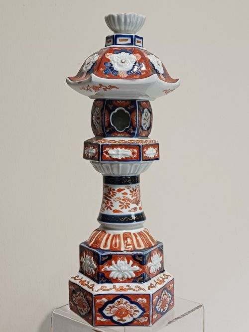 JAPANESE IMARI MODEL OF A PAGODA TEMPLE INCENSE BURNER MEIJI PERIOD - ADDITIONAL PHOTO 4