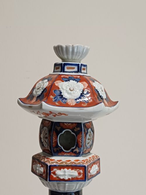 JAPANESE IMARI MODEL OF A PAGODA TEMPLE INCENSE BURNER MEIJI PERIOD - ADDITIONAL PHOTO 6