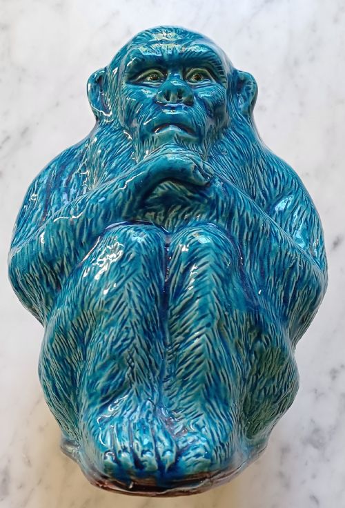 CHINESE TURQUOISE GLAZED STUDY OF A SEATED APE DATING TO THE EARLY PART OF THE 20TH CENTURY - ADDITIONAL PHOTO 1
