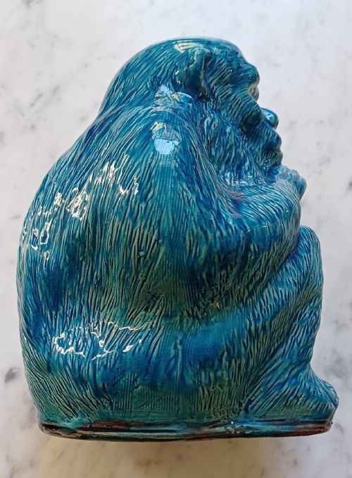 CHINESE TURQUOISE GLAZED STUDY OF A SEATED APE DATING TO THE EARLY PART OF THE 20TH CENTURY - ADDITIONAL PHOTO 2