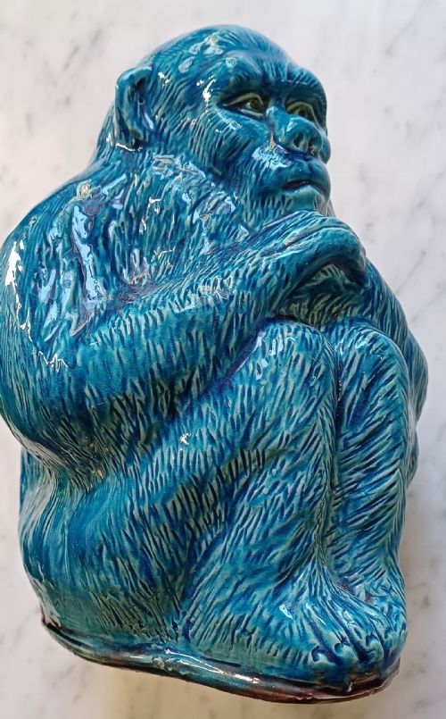 CHINESE TURQUOISE GLAZED STUDY OF A SEATED APE DATING TO THE EARLY PART OF THE 20TH CENTURY - ADDITIONAL PHOTO 4