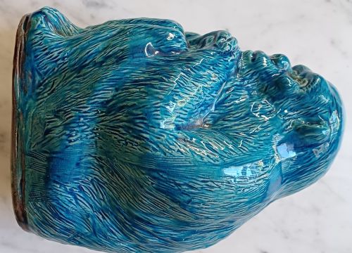 CHINESE TURQUOISE GLAZED STUDY OF A SEATED APE DATING TO THE EARLY PART OF THE 20TH CENTURY - ADDITIONAL PHOTO 7